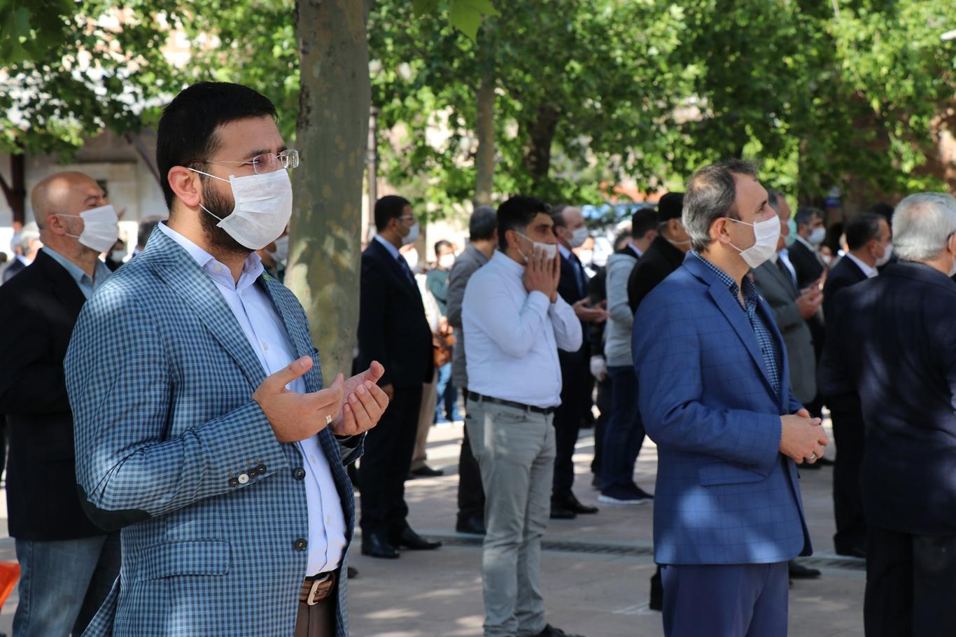 Ahmet Tekdal dualarla son yolculuğuna uğurlandı
